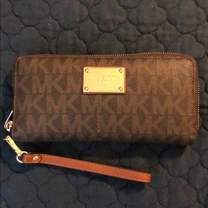 Michael Kors wristlet/ wallet